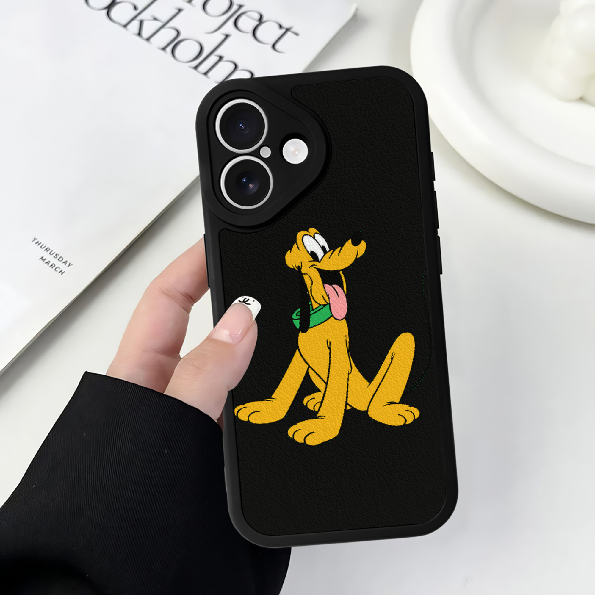 （画像用） ミッキーマウス Mickey Mouse 【iPhone 16シリーズ対応】シリコンスマホケース（レザー調） 材質：シリコン